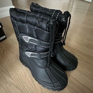 Kids snow boots-Size 4